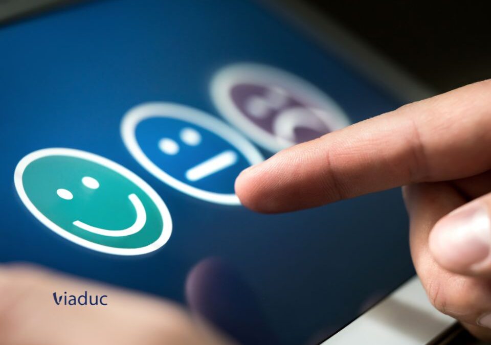 Chatbot IA ou Service Client Humain Pourquoi la Relation Humaine Reste t elle Indispensable en 2025